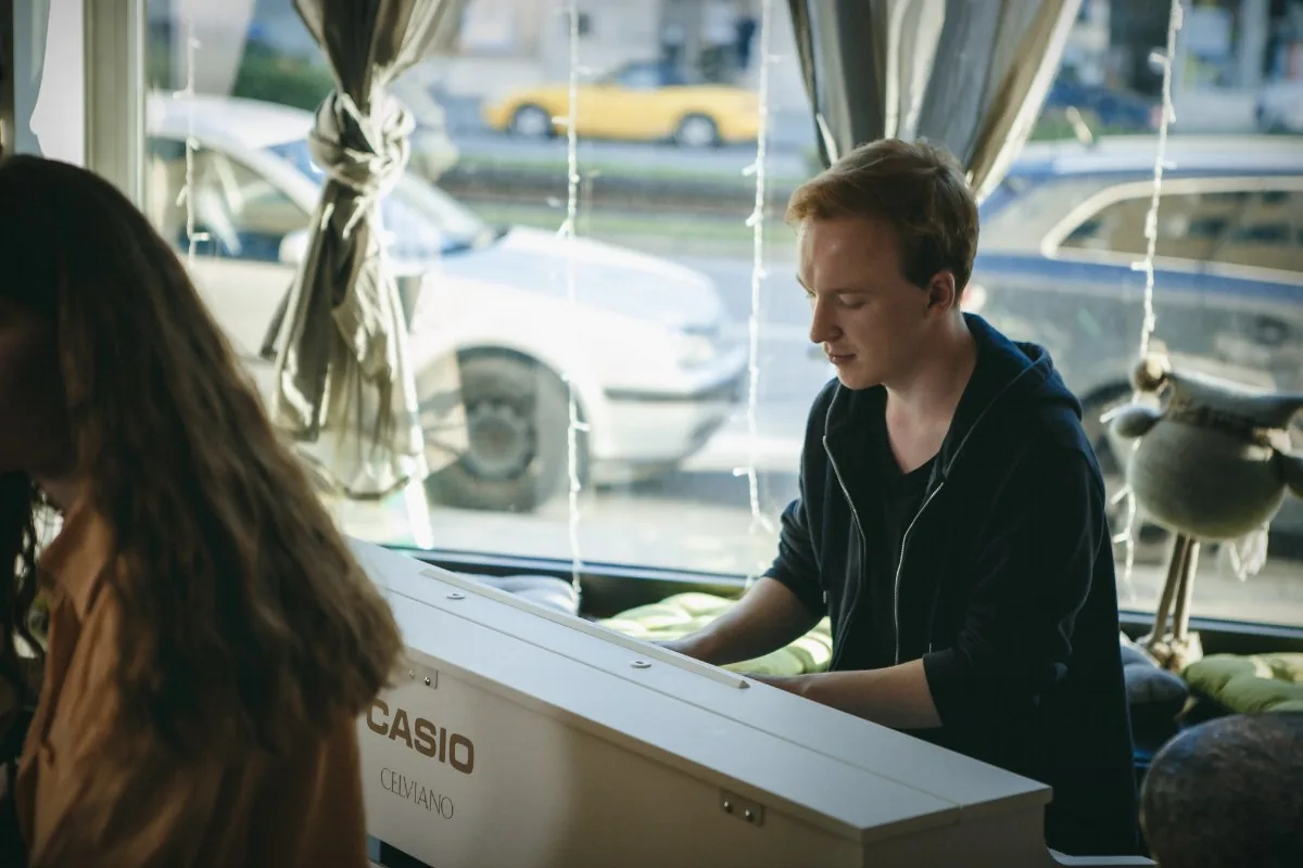 Piano lesson at Fretster: a student at the piano in the teaching room